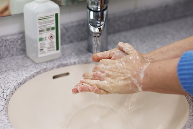 umývanie rúk, používanie chemických prostriedkov